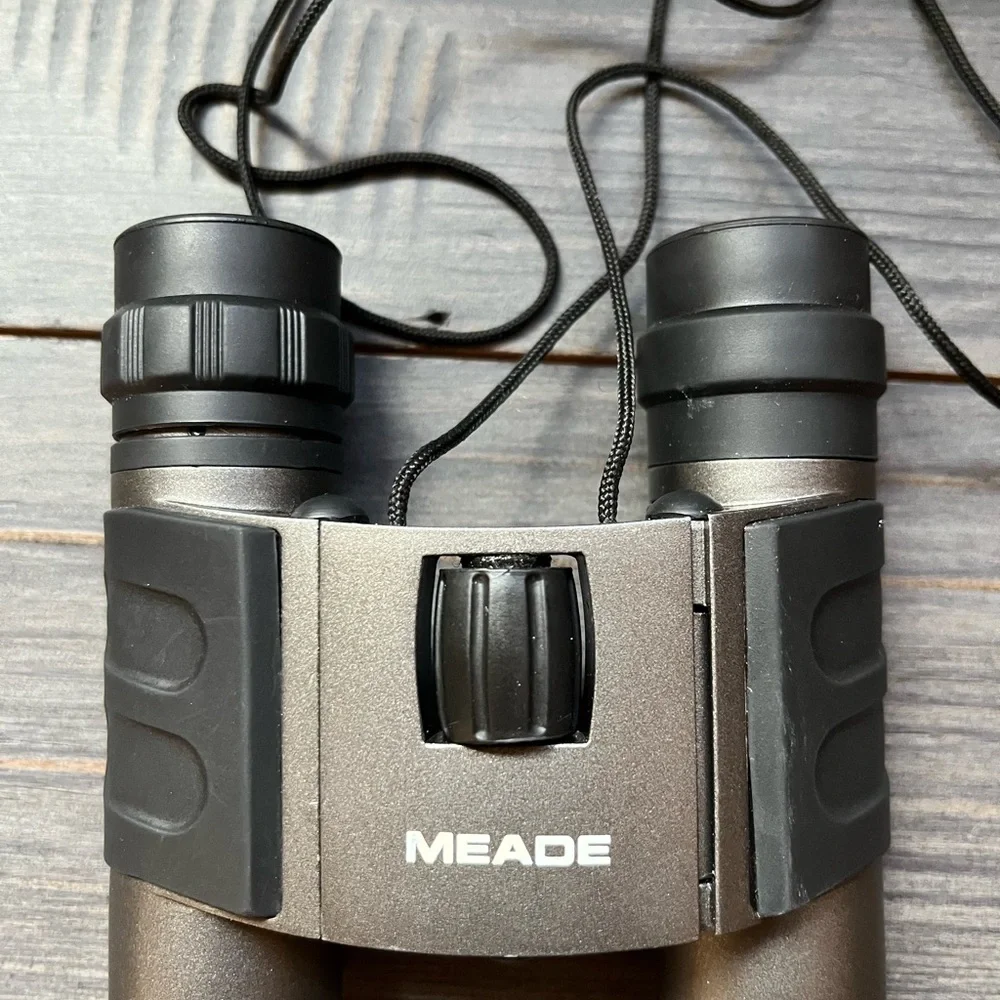 Black and Gray Binoculars